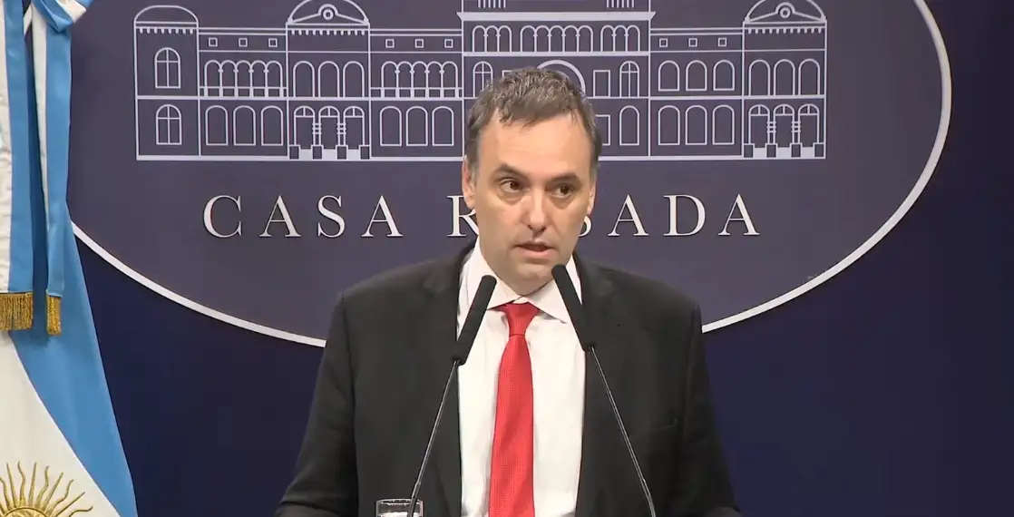 Manuel Adorni en la habitual conferencia de prensa.