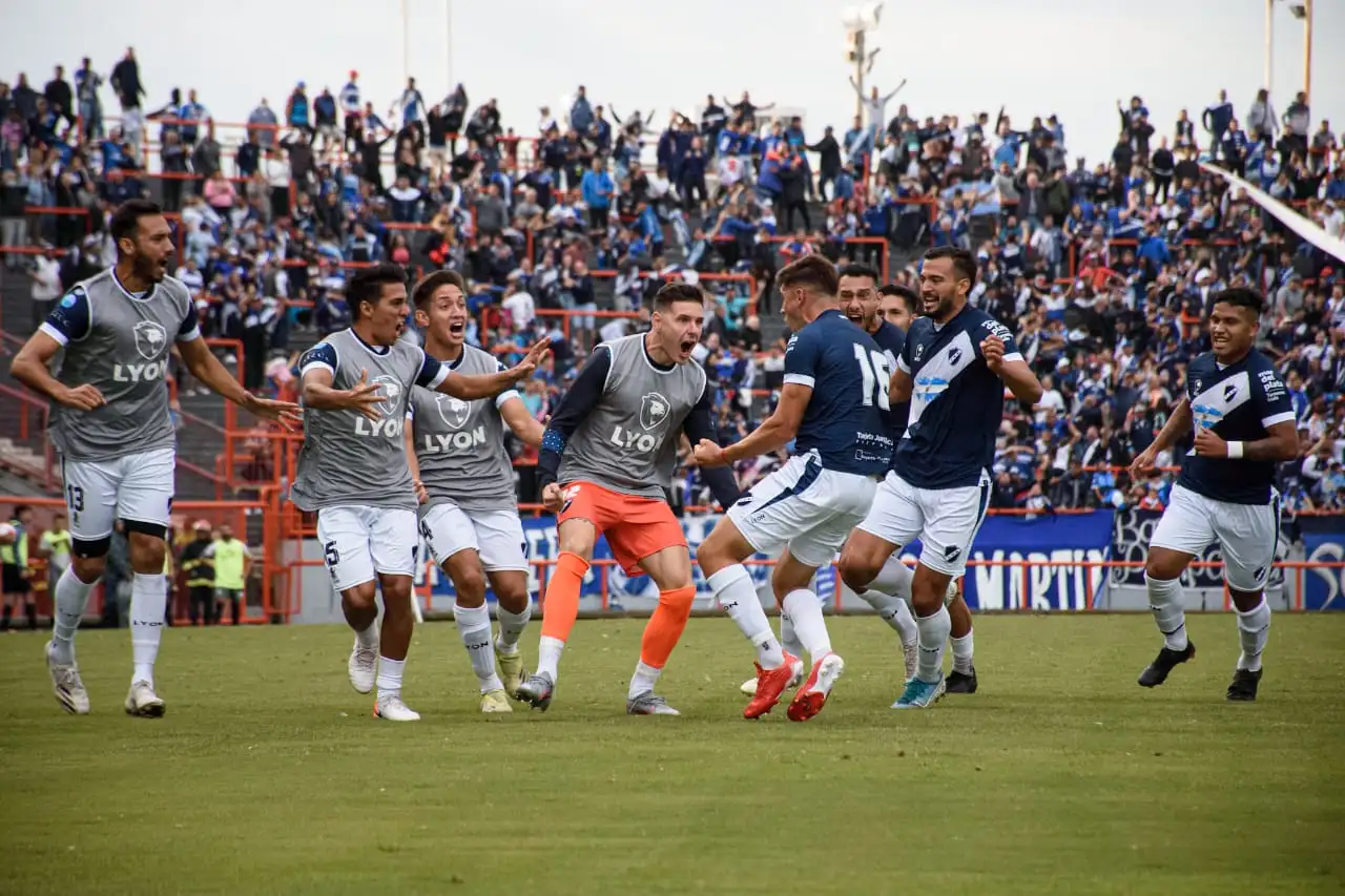 Alvarado volvió al triunfo en el Minella