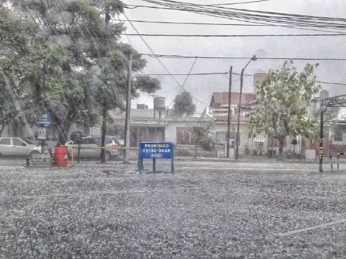 Fuerte tormenta de granizo y lluvia sobre Córdoba