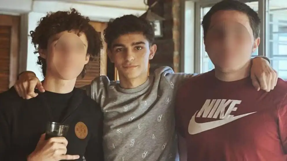 Blas viajaba en un automóvil junto a un grupo de amigos, cuando dos policías les dispararon y le provocaron la muerte.