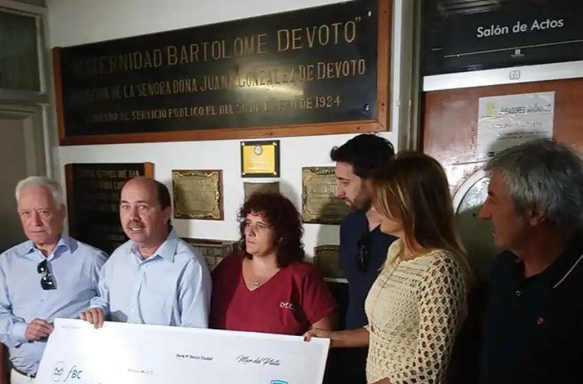 El presidente de Racing y Milito visitaron el Materno Infantil