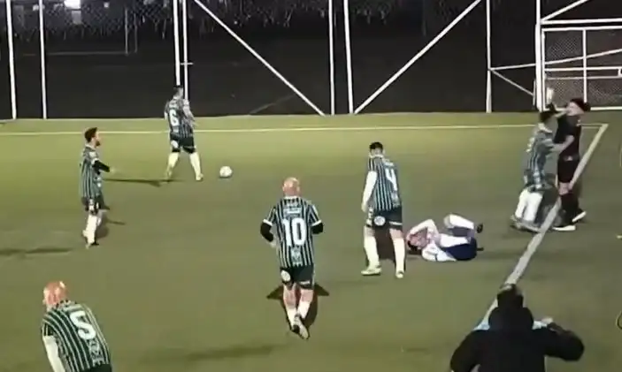 Violencia en el partido entre Racing y San Miguel de la Liga Senior.