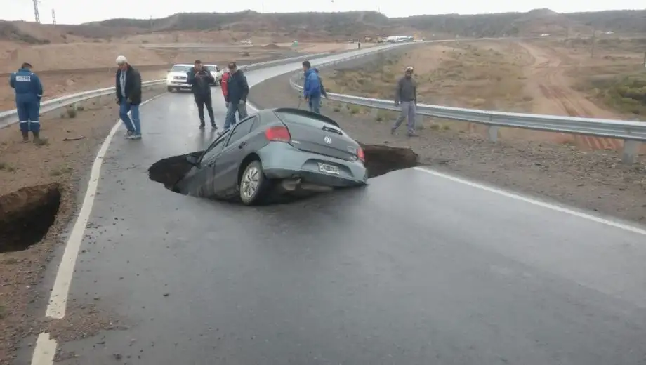 Neuquén: cedió el asfalto en el acceso a la Autovía Norte