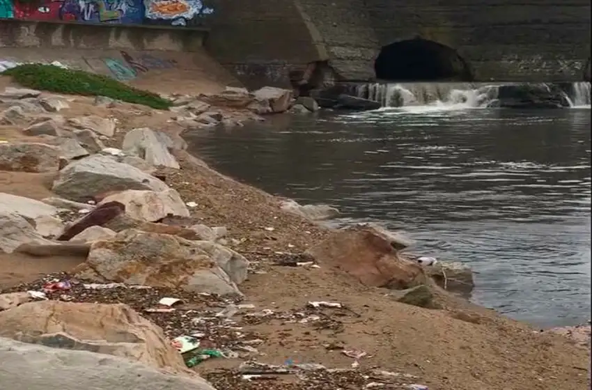 Preocupación por el desagüe de Constitución y la costa: "Tu basura va al mar"