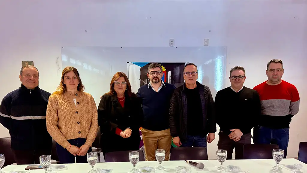 Intendentes y representantes de la empresa Morteros anunciaron la nueva línea de colectivos que unirá las localidades