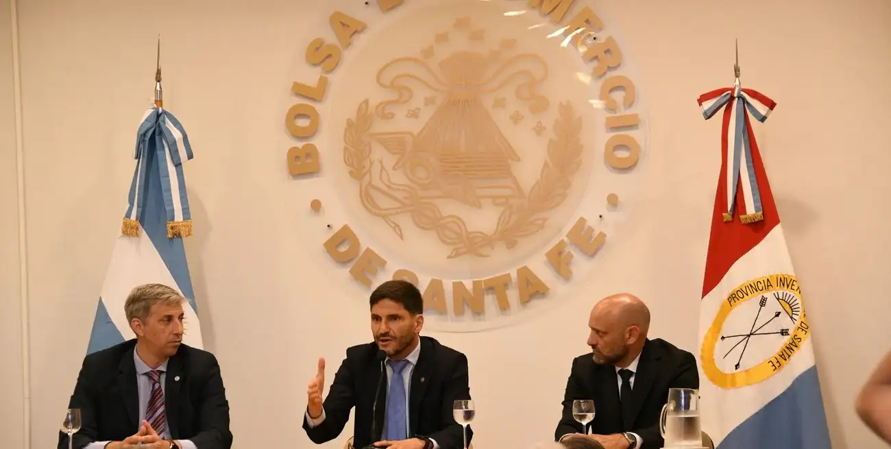 Pullaro disertó ante empresarios en la Bolsa y resaltó el rol del Estado. Foto: Manuel Fabatia