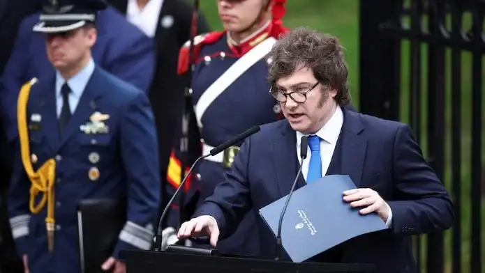 Javier Milei habla durante un acto por Malvinas.