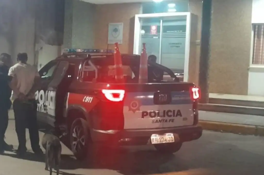 El momento en que el agresor es detenido. Foto: Gentileza