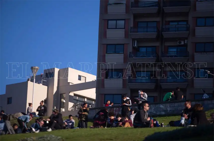 Secretaría de Salud: "Todavía vemos gente que comparte mate y usa el barbijo abajo de la nariz"