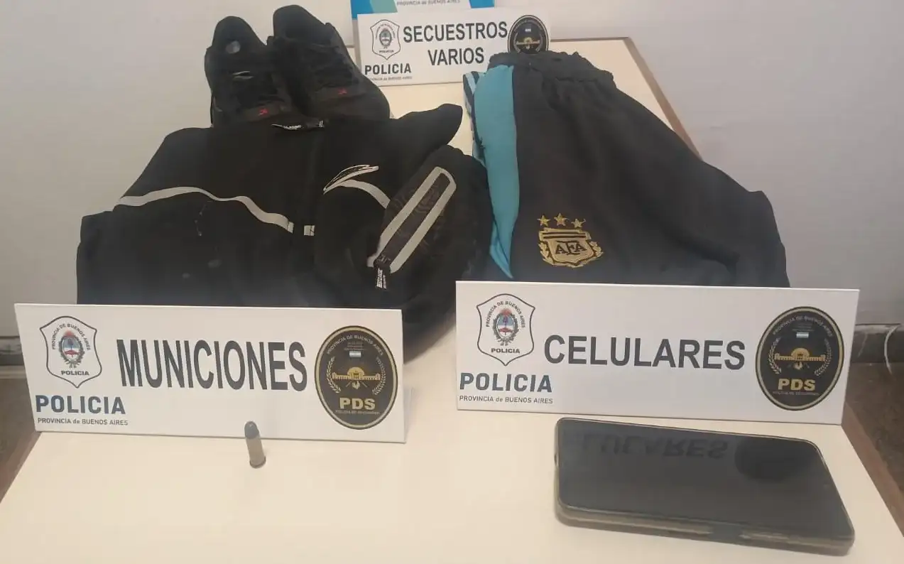 Entre otros elementos, la Policía halló una munición calibre .38.