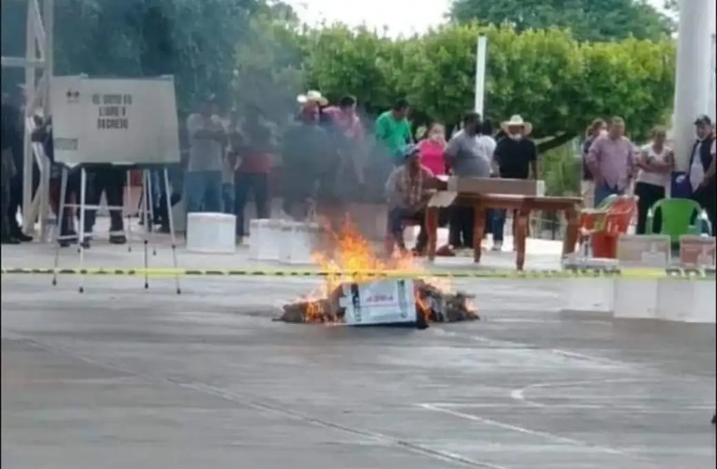Elecciones en México: cabezas humanas, robo de urnas y quema de boletas