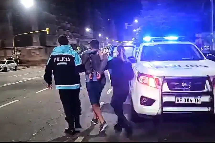 Usó un cuchillo para obtener el pago de una deuda.