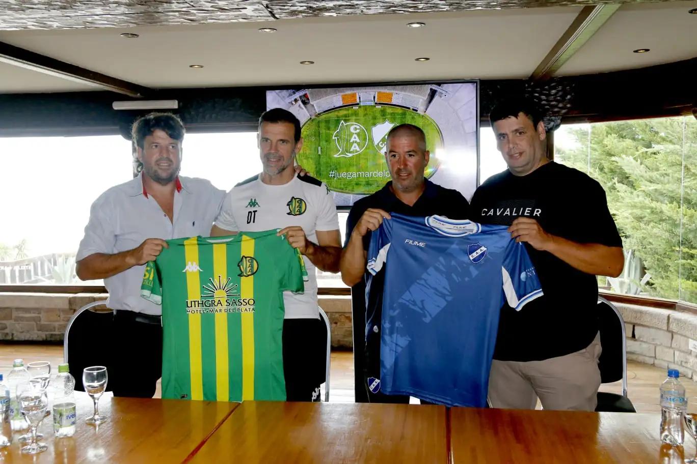 Ambos técnicos en la presentación oficial del clásico.