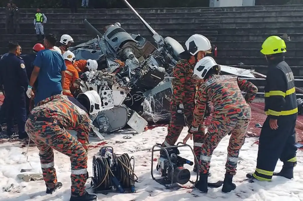 Los equipos de rescate confirmaron la muerte de los diez ocupantes de los helicópteros, entre ellos tres mujeres y siete hombres de edades comprendidas entre los 26 y los 41 años.