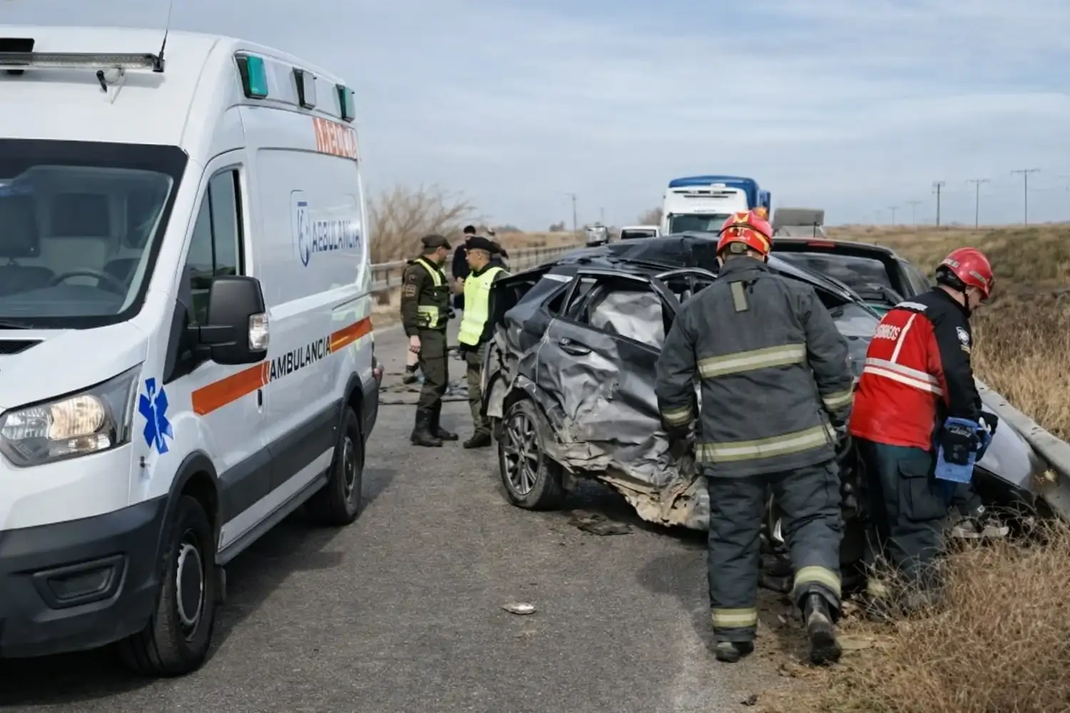 Las víctimas fatales viajaban a bordo de un Toyota Corolla Cross que circulaba desde el sur del país.