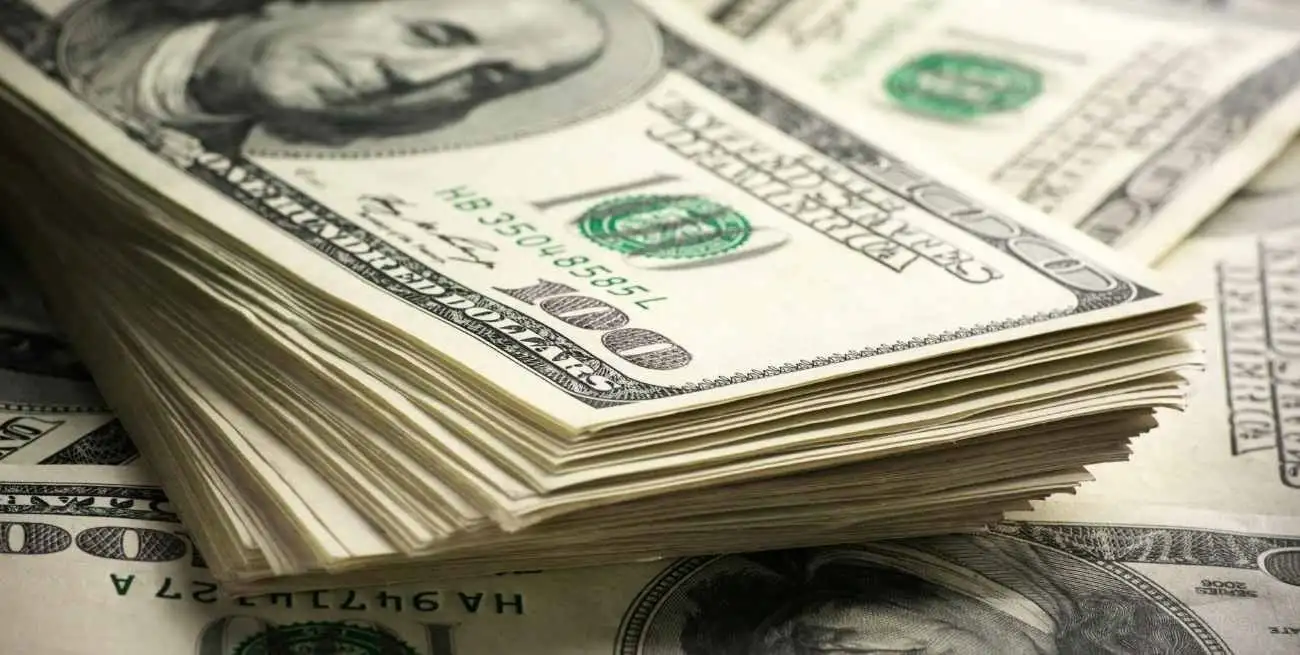El blue cerró la semana a $1.300 y el Central vendió dólares por décima ronda consecutiva.