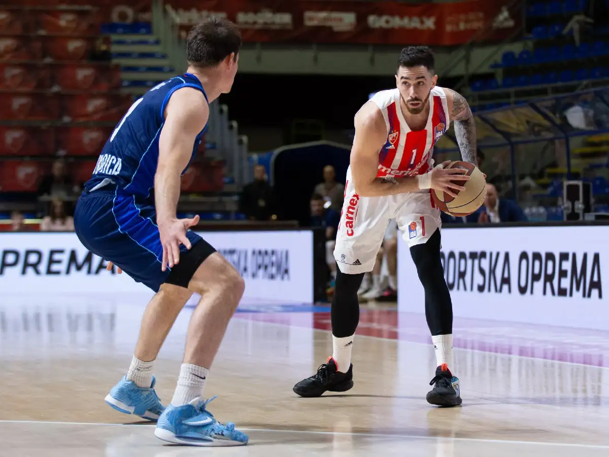 Triunfo de Estrella Roja con presencia argentina