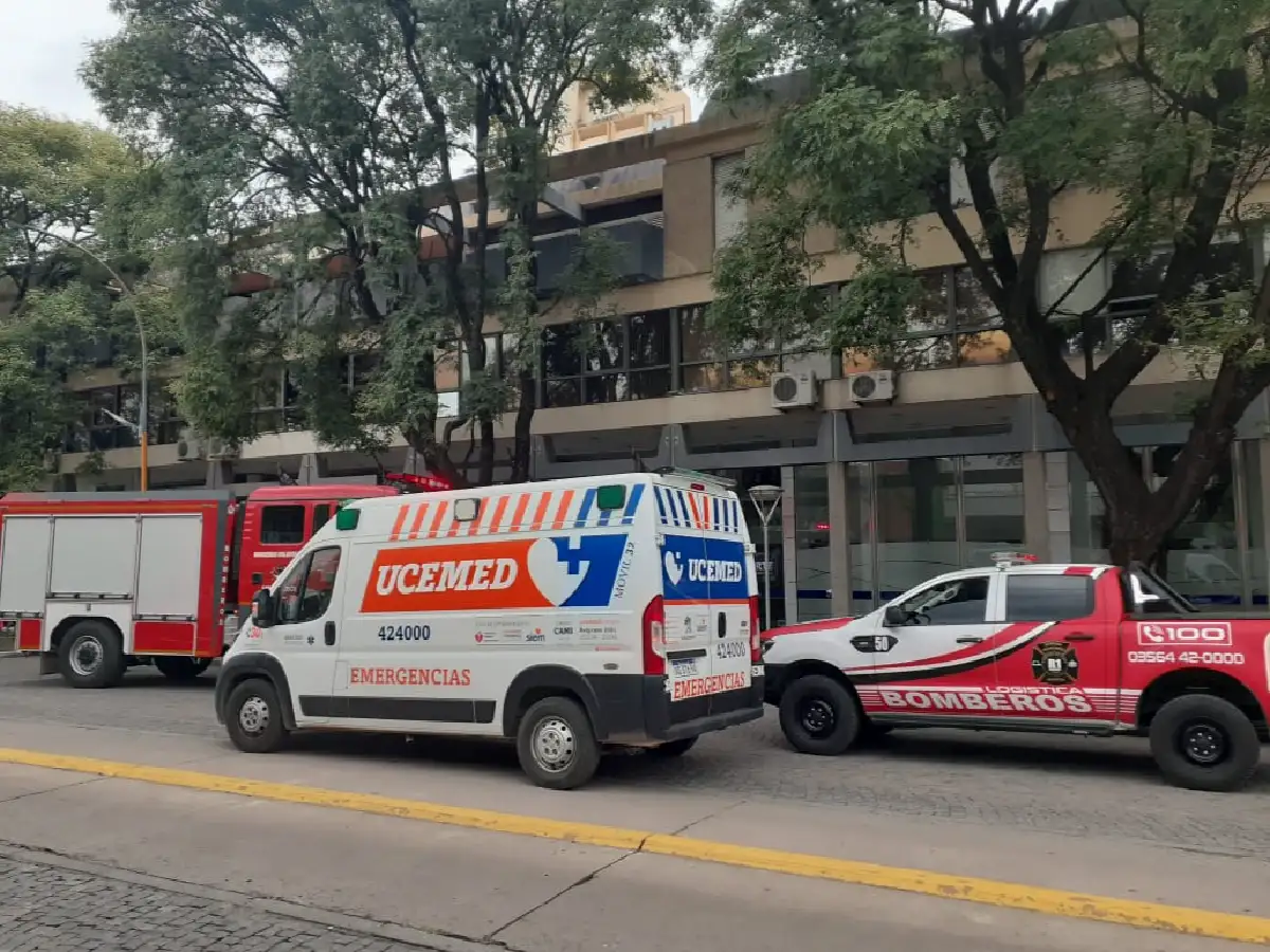 Principio de incendio en la aseguradora El Norte