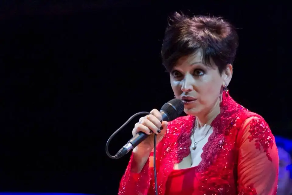 Lorena Astudillo presenta un show intimista de folklore