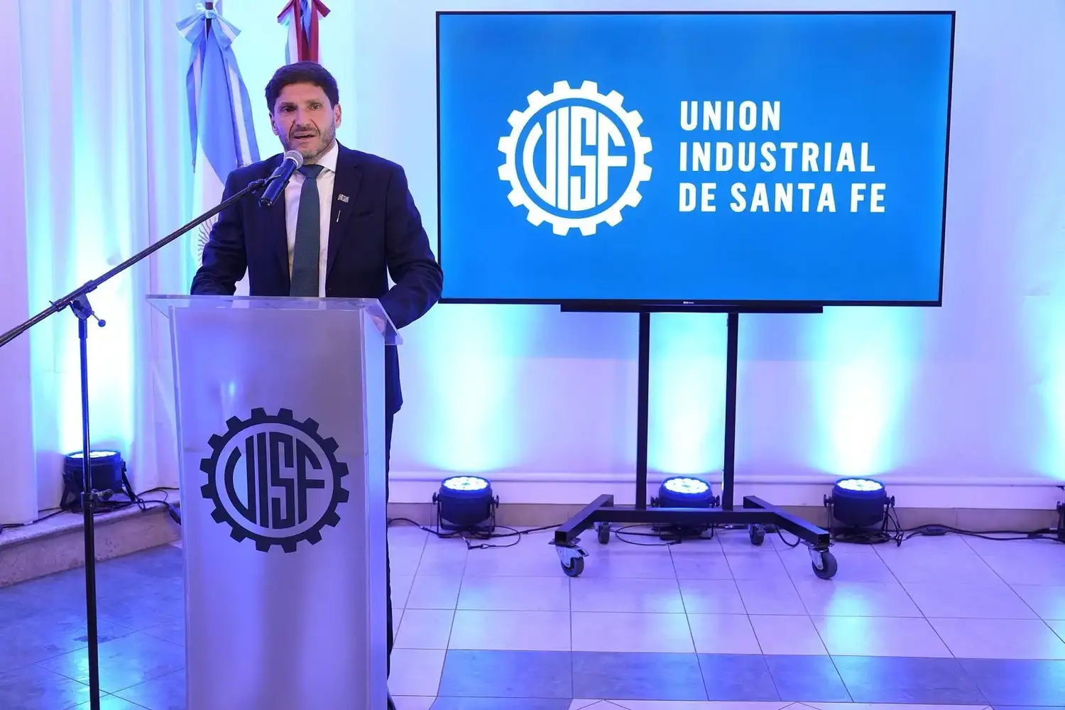 Pullaro participó del acto por el Día de la Industria Argentina junto a empresarios y referentes del sector.