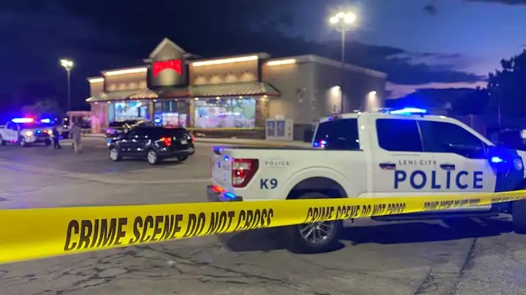 Un nene se disparó en la cabeza por accidente en una estación de servicio de Lehi, Utah.