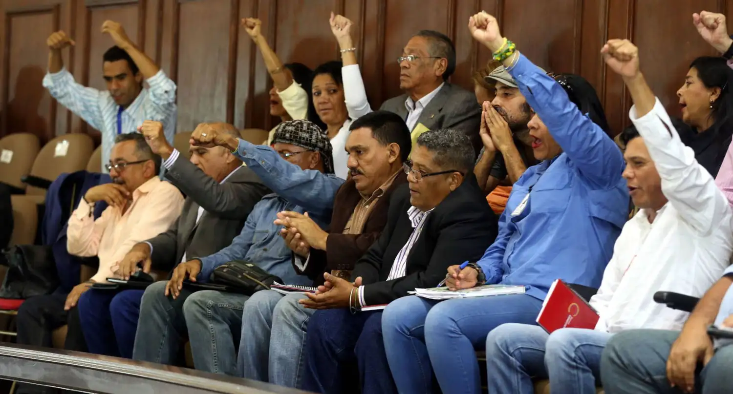 La Constituyente aprueba procesos por traición a la patria