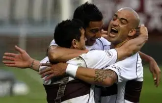 Una goleada de Lanús con el sello de los ex Boca